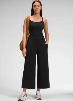 SoftAura Wide Leg Cropped Sweatpant 25